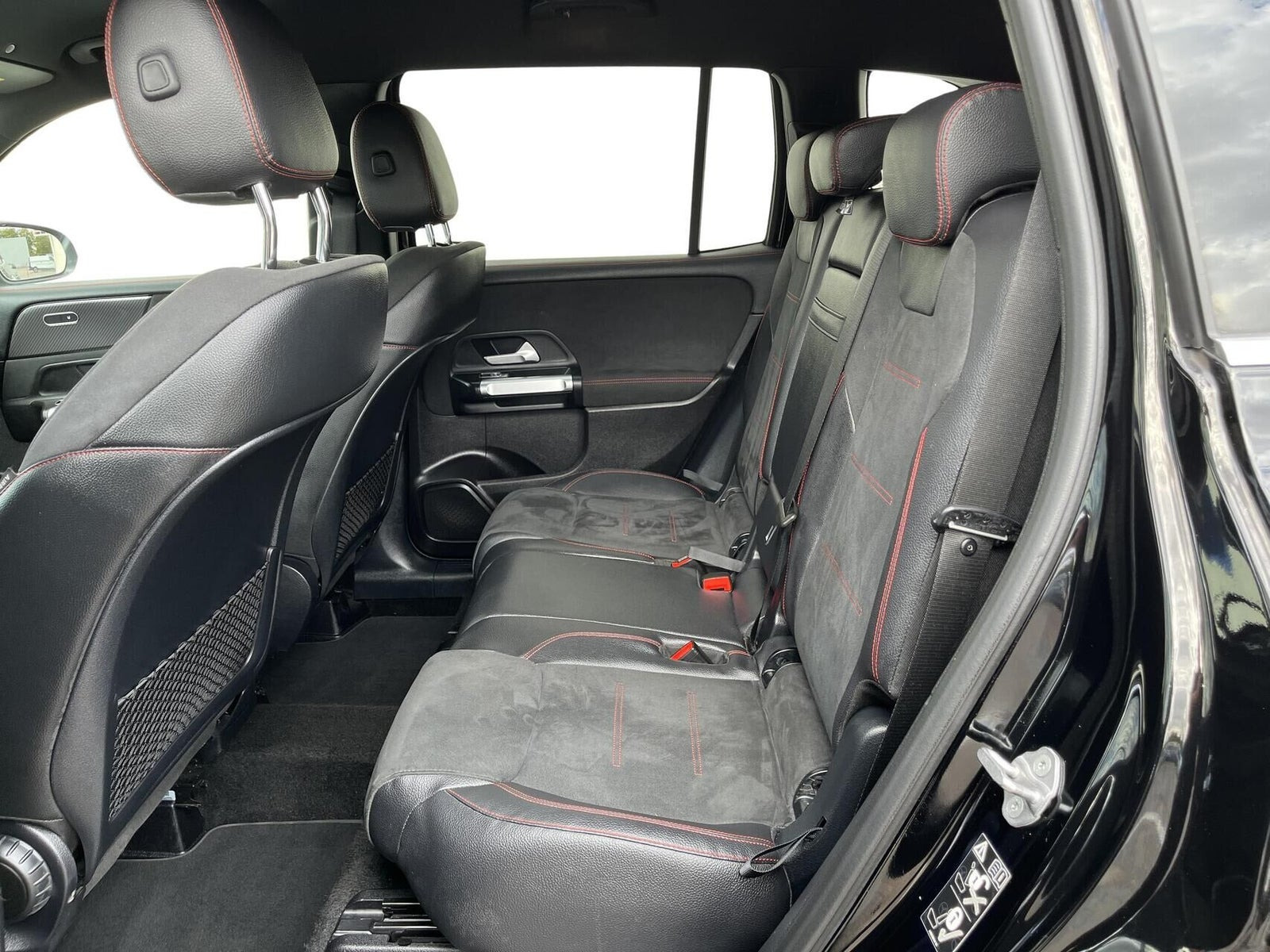 Sort Mercedes GLB200 fra 2021