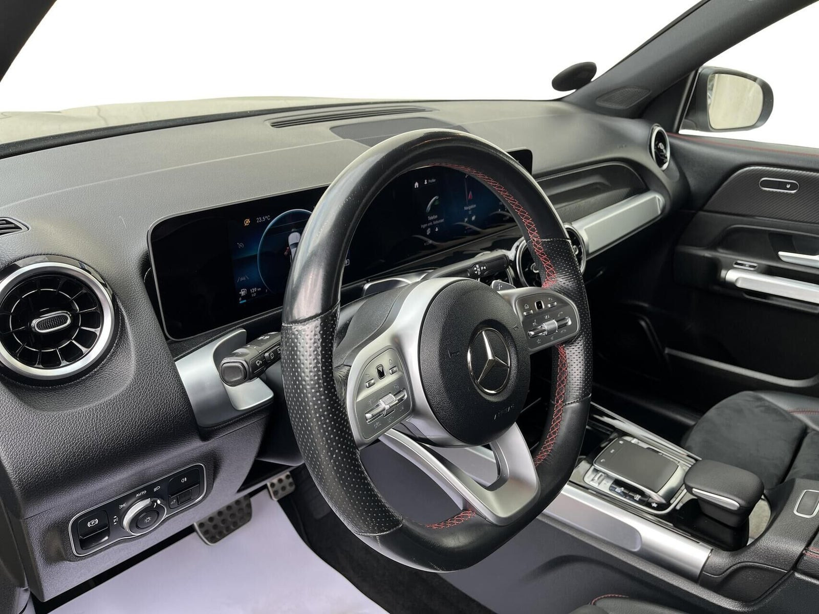 Sort Mercedes GLB200 fra 2021