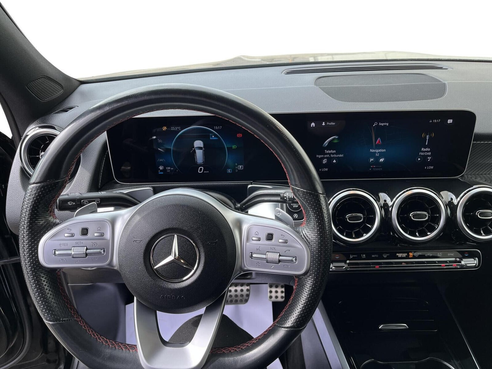Sort Mercedes GLB200 fra 2021