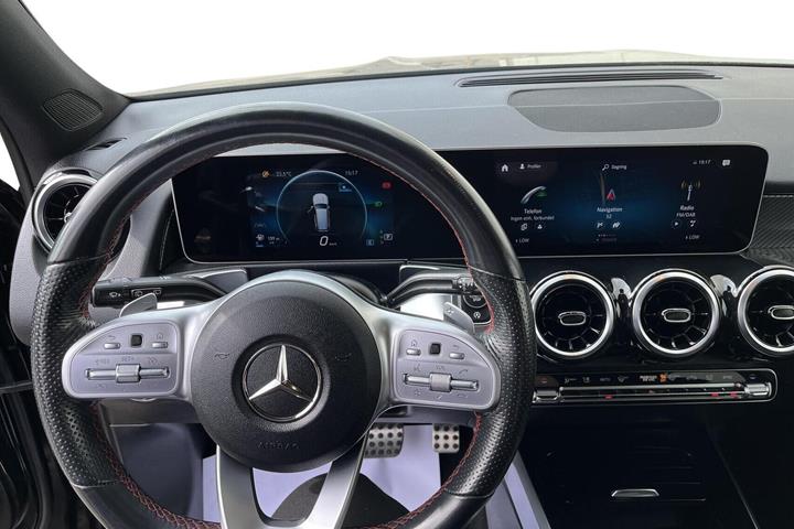 Sort Mercedes GLB200 fra 2021