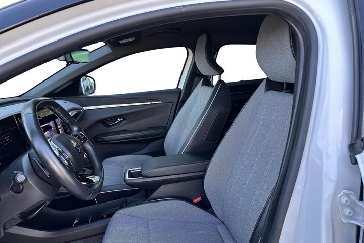 Hvid Renault Megane E-Tech fra 2022