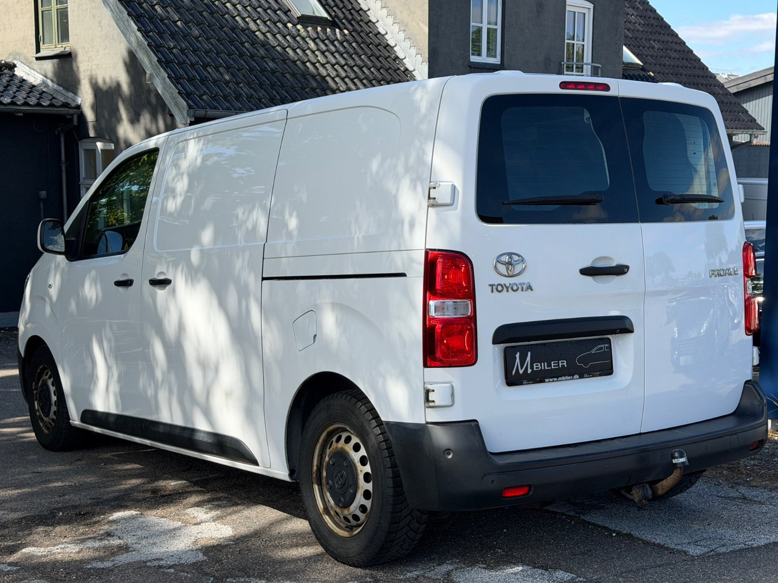 Hvid Toyota ProAce fra 2018