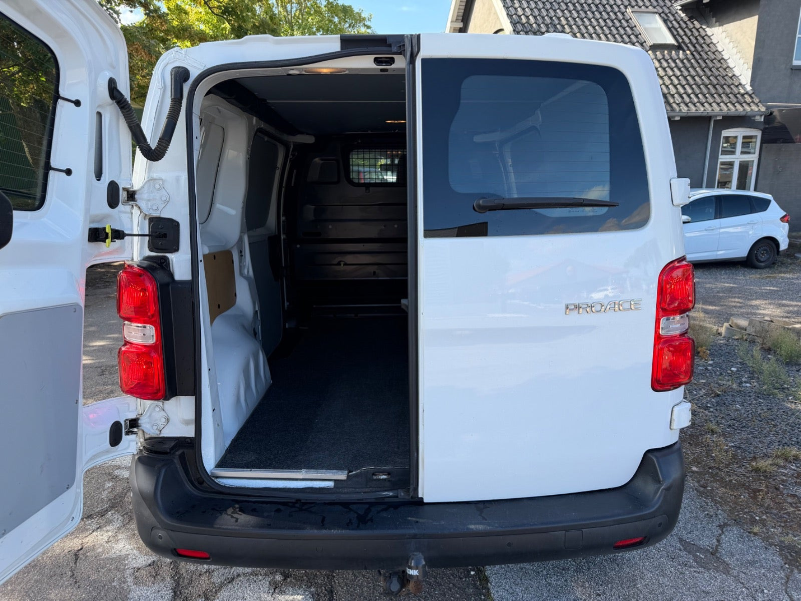 Hvid Toyota ProAce fra 2018