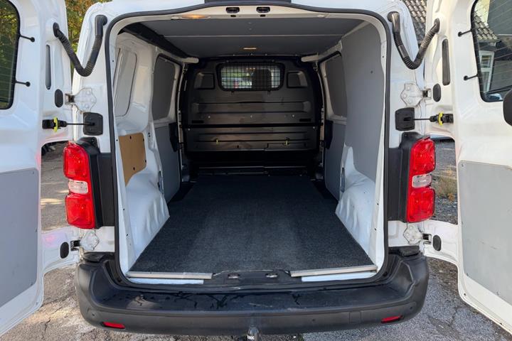 Hvid Toyota ProAce fra 2018