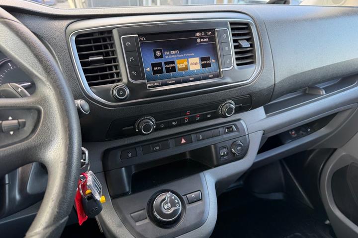 Hvid Toyota ProAce fra 2018