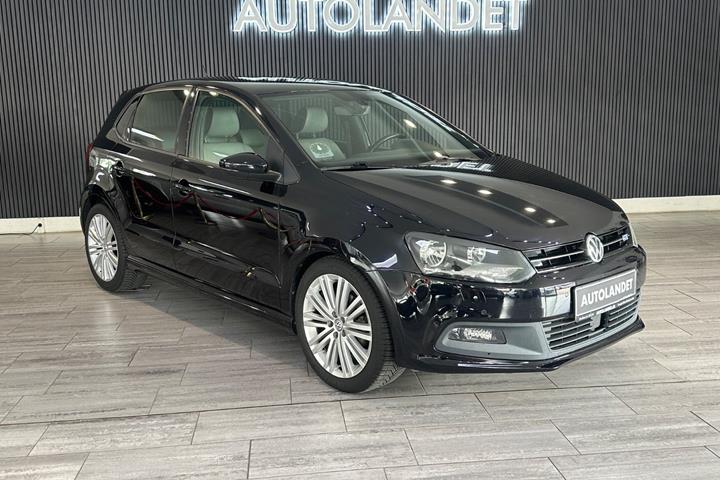 Sort VW Polo fra 2017 set udefra
