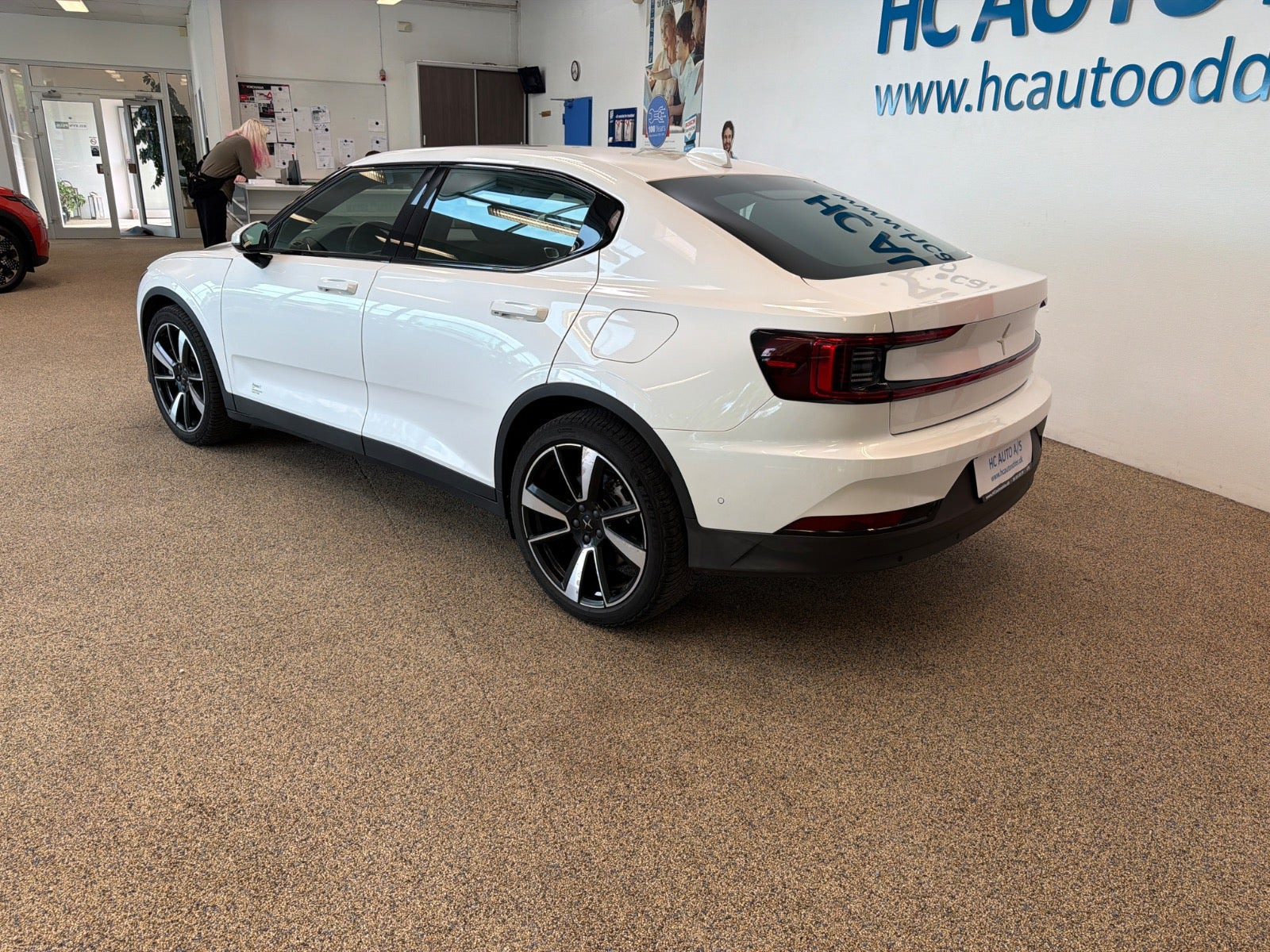Hvid Polestar 2 fra 2023