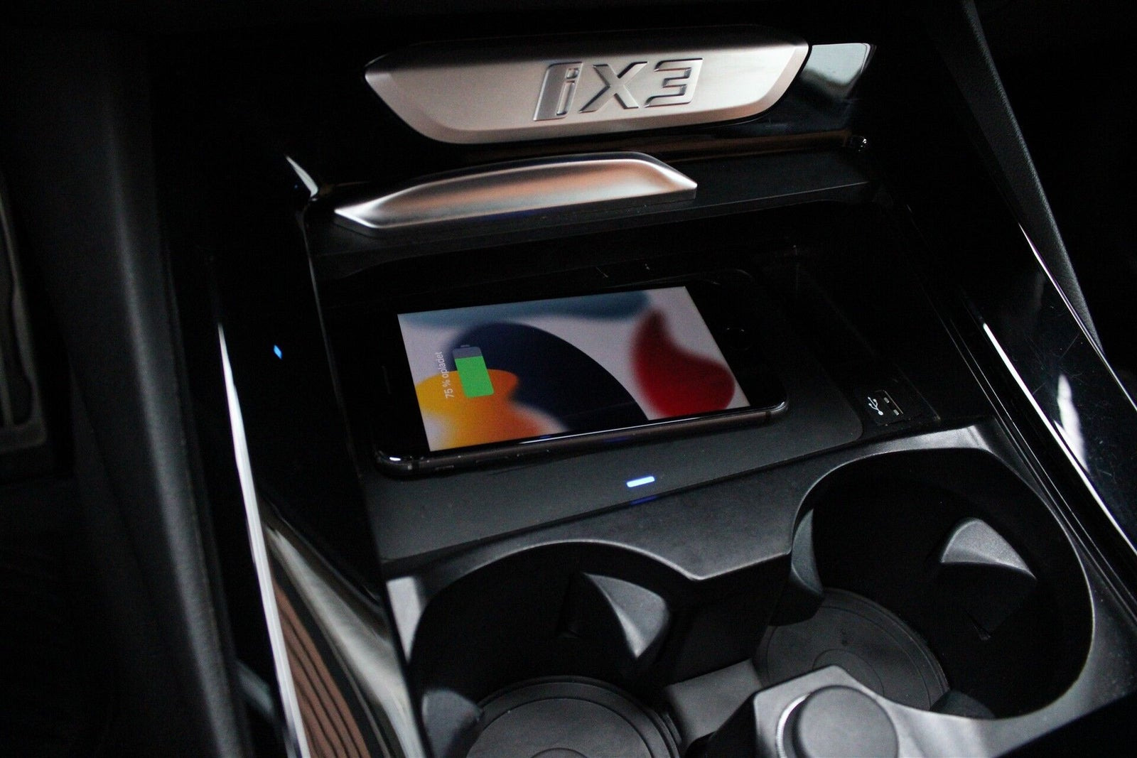 Orange BMW iX3 fra 2023
