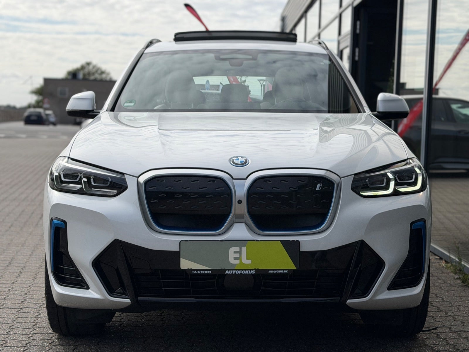 Hvid BMW iX3 fra 2023