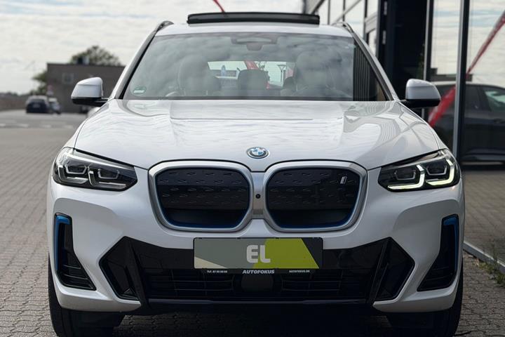 Hvid BMW iX3 fra 2023