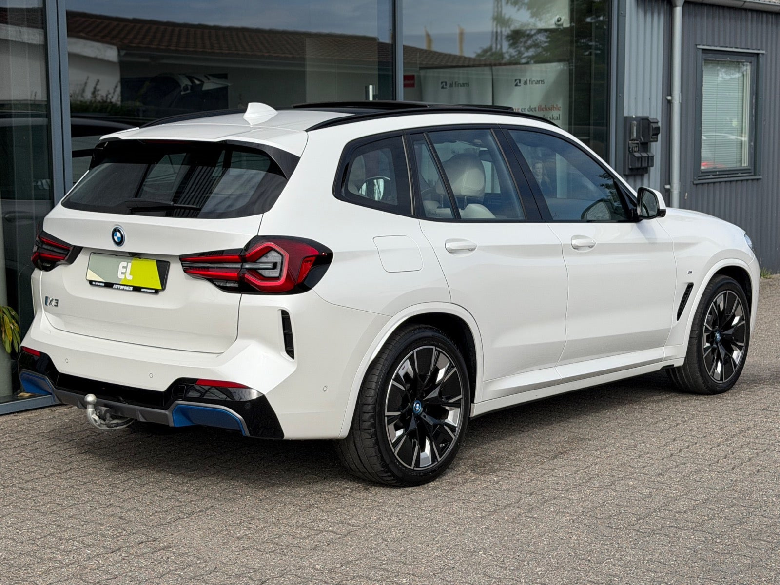 Hvid BMW iX3 fra 2023