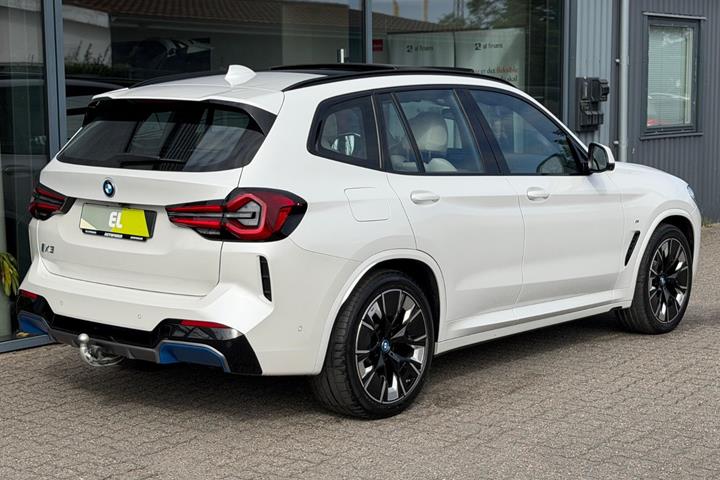 Hvid BMW iX3 fra 2023