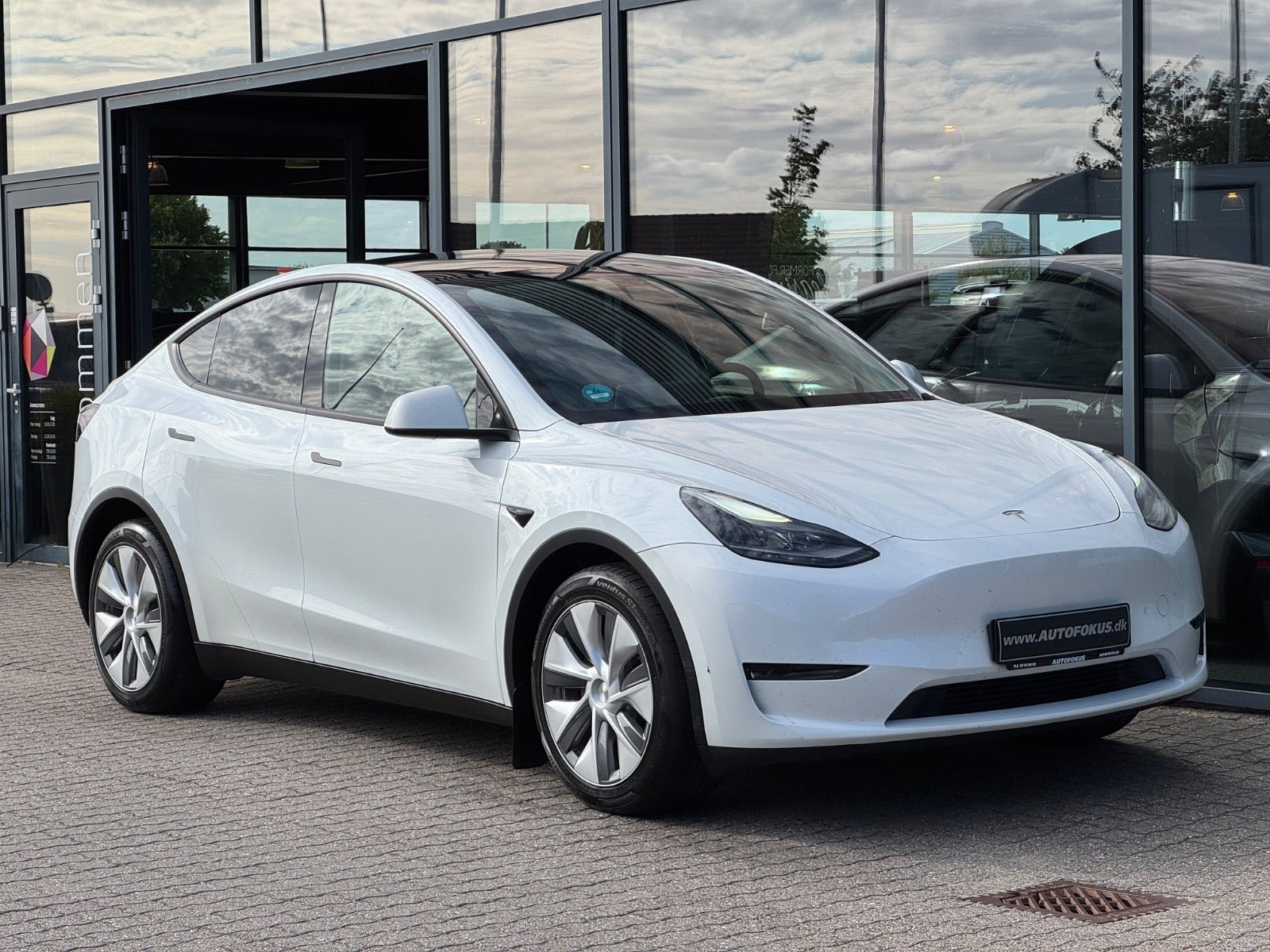 Tesla Model Y Long Range AWD