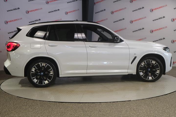 Hvid BMW iX3 fra 2023