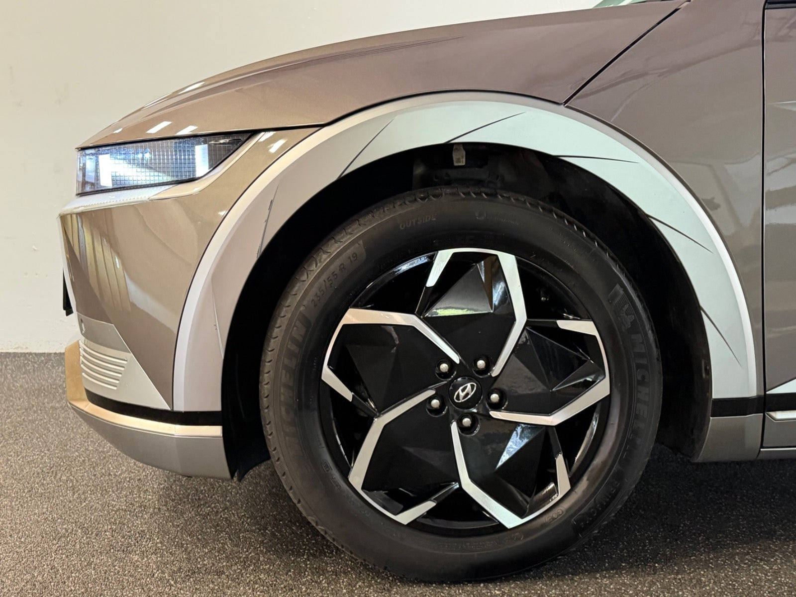 Grå Hyundai Ioniq 5 fra 2022