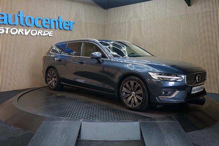 Blå Volvo V60 fra 2019