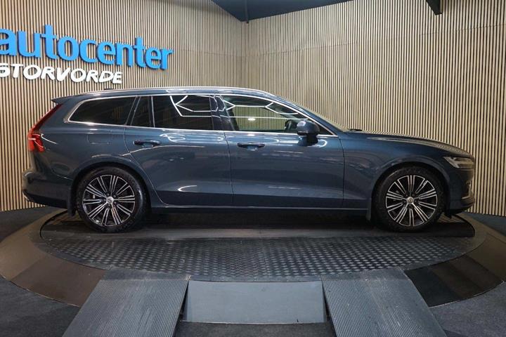 Blå Volvo V60 fra 2019