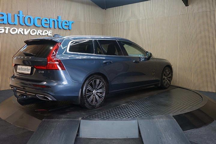 Blå Volvo V60 fra 2019