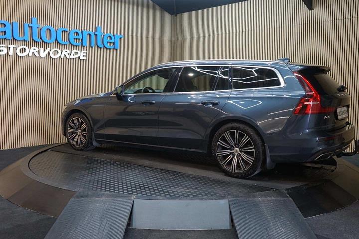 Blå Volvo V60 fra 2019