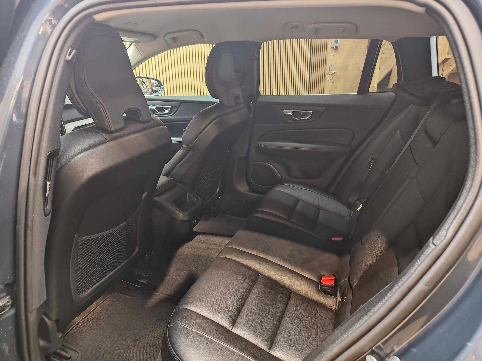 Blå Volvo V60 fra 2019