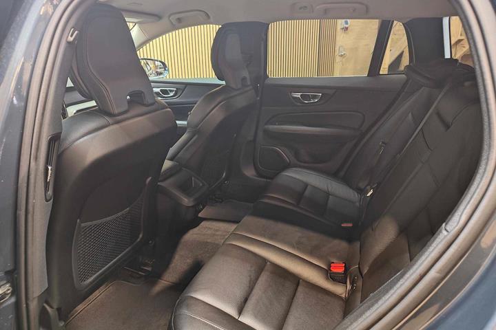 Blå Volvo V60 fra 2019