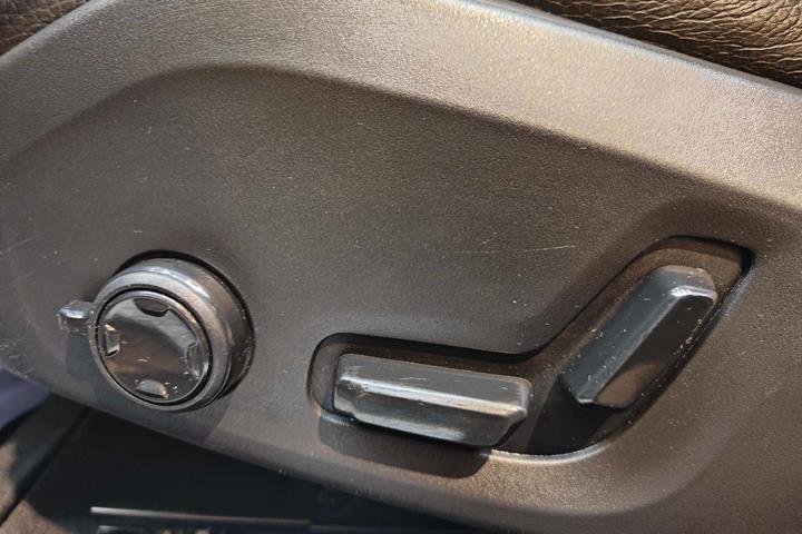 Blå Volvo V60 fra 2019