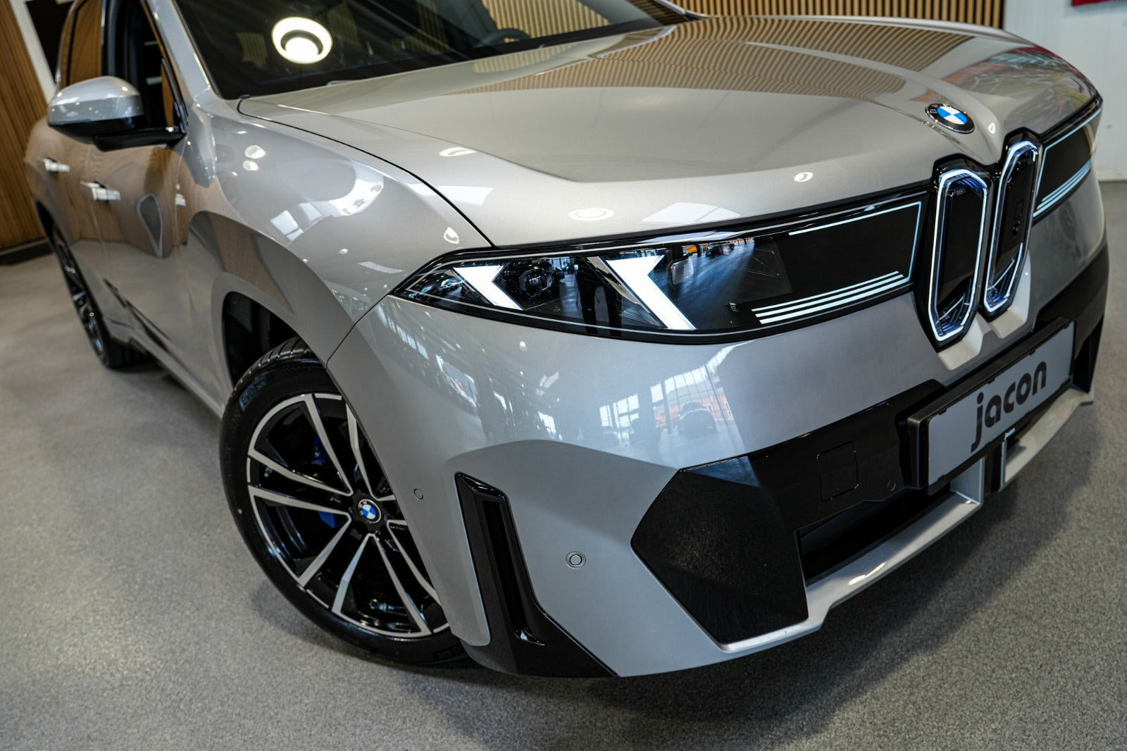 Sølv BMW iX3 fra 2026