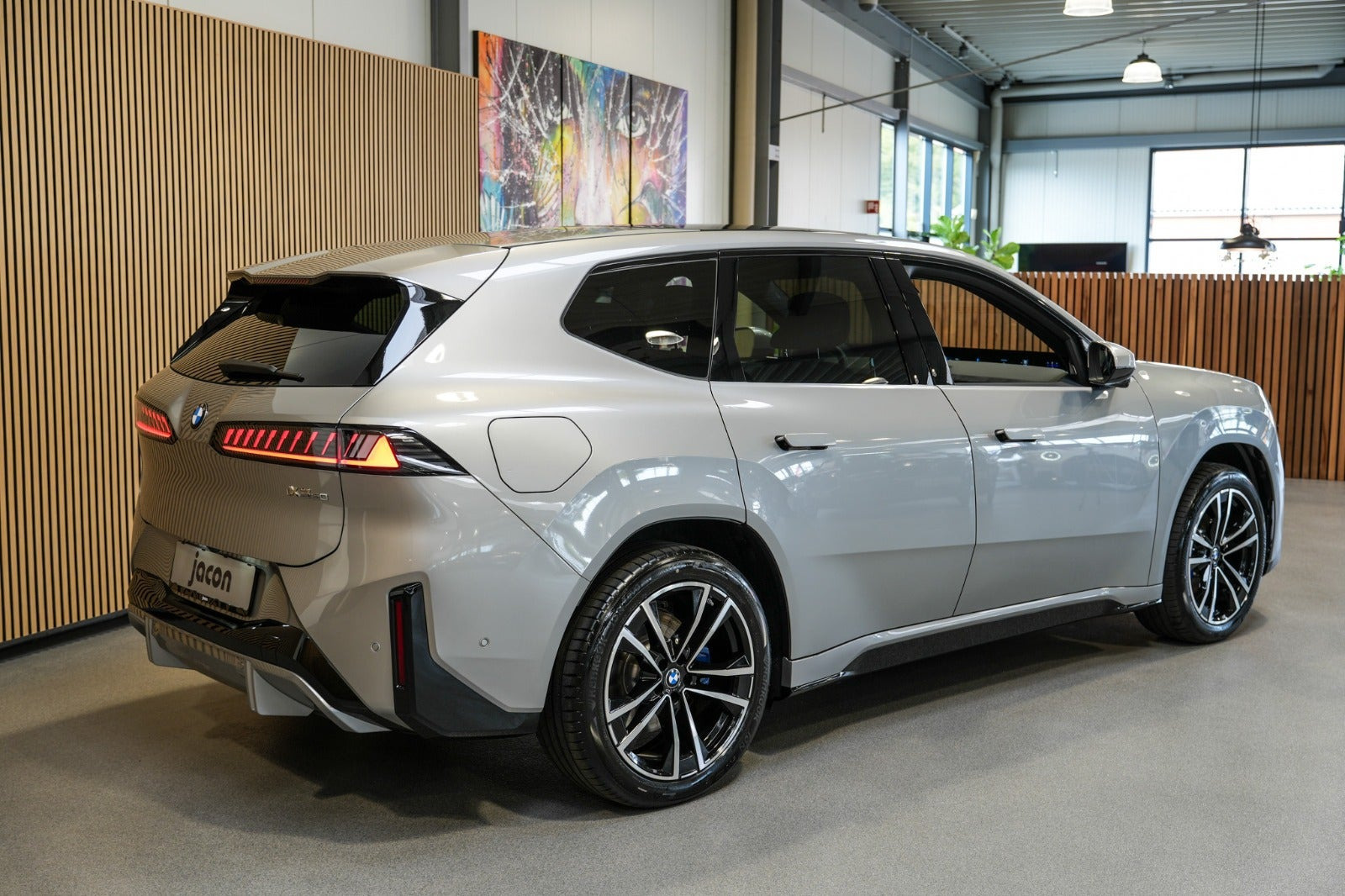 Sølv BMW iX3 fra 2026