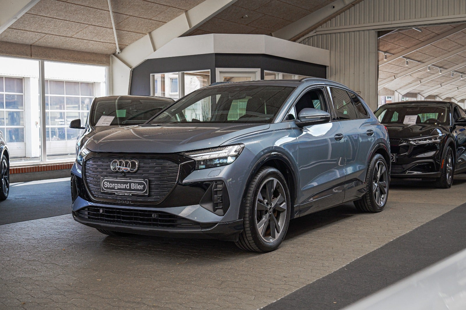 Blå Audi Q4 e-tron fra 2022