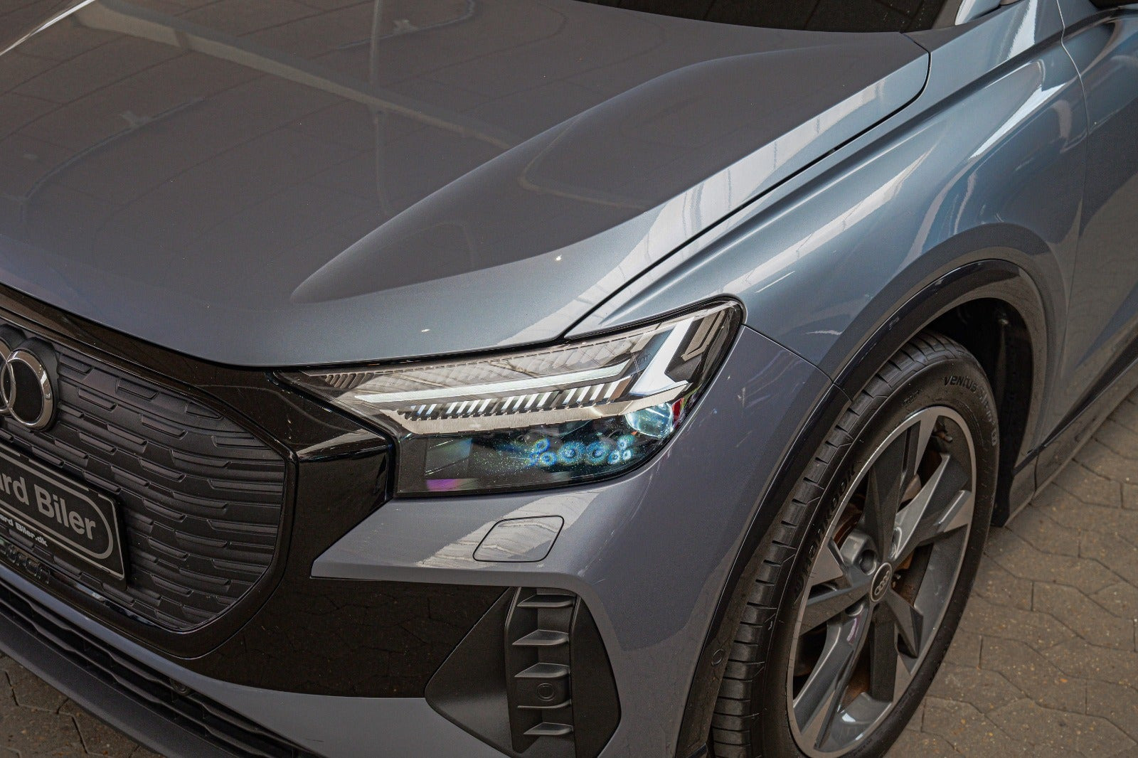 Blå Audi Q4 e-tron fra 2022