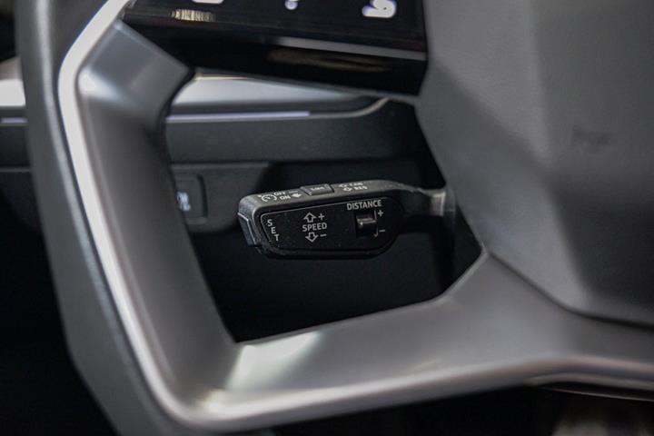 Blå Audi Q4 e-tron fra 2022