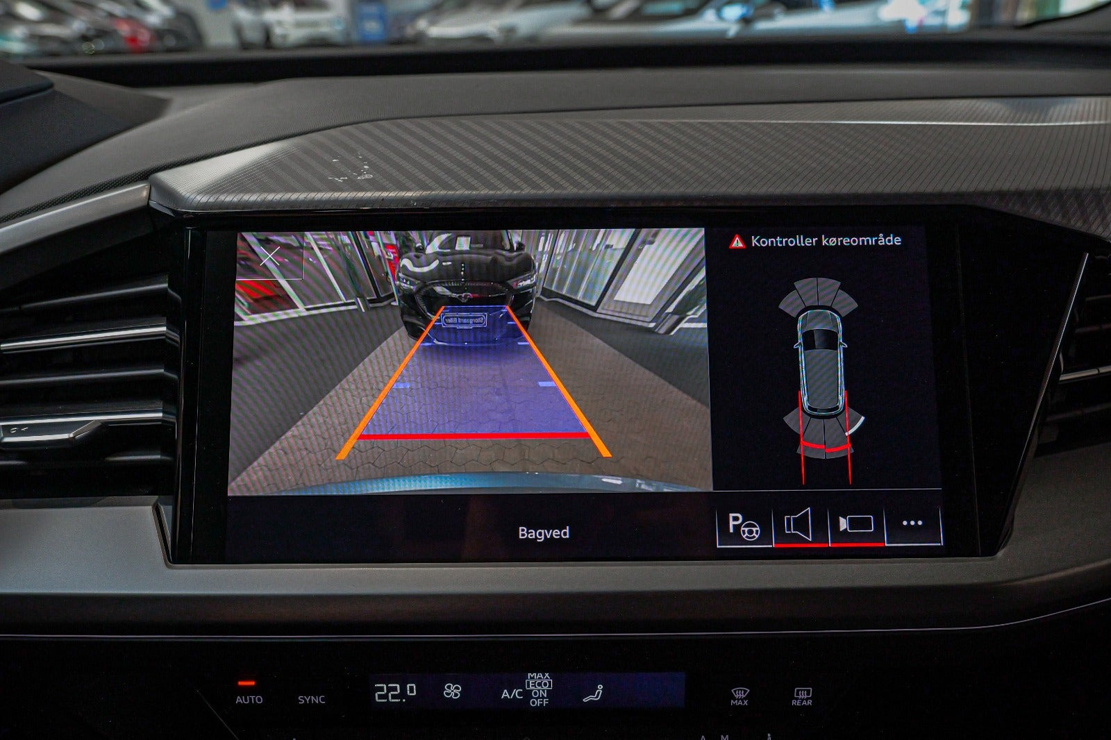Blå Audi Q4 e-tron fra 2022