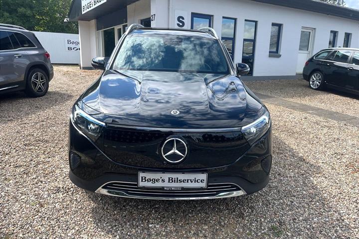 Sort Mercedes EQB 250+ fra 2025