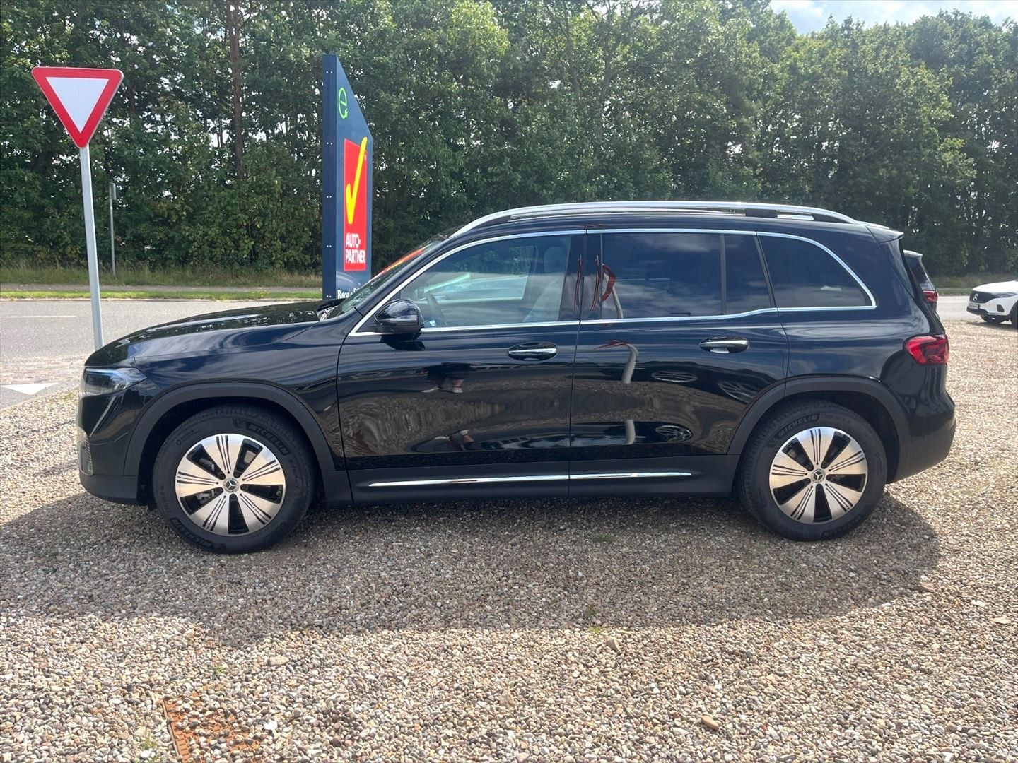 Sort Mercedes EQB 250+ fra 2025