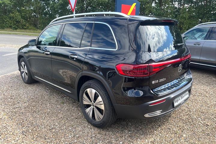 Sort Mercedes EQB 250+ fra 2025