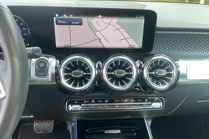 Sort Mercedes EQB250+ fra 2025