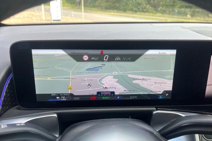 Sort Mercedes EQB 250+ fra 2025