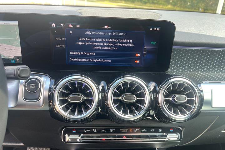 Sort Mercedes EQB 250+ fra 2025