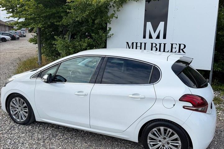 undefined Peugeot 208 fra 2016
