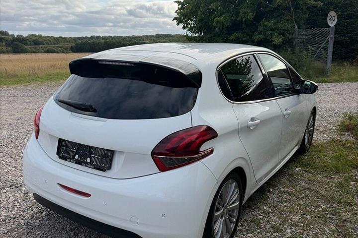 undefined Peugeot 208 fra 2016