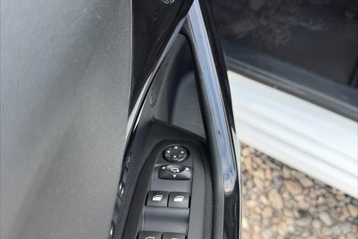 undefined Peugeot 208 fra 2016