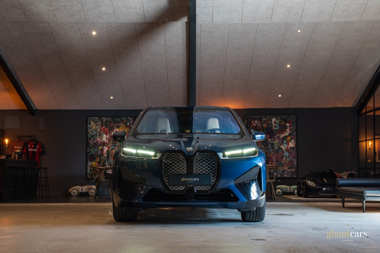 Blå BMW iX fra 2022