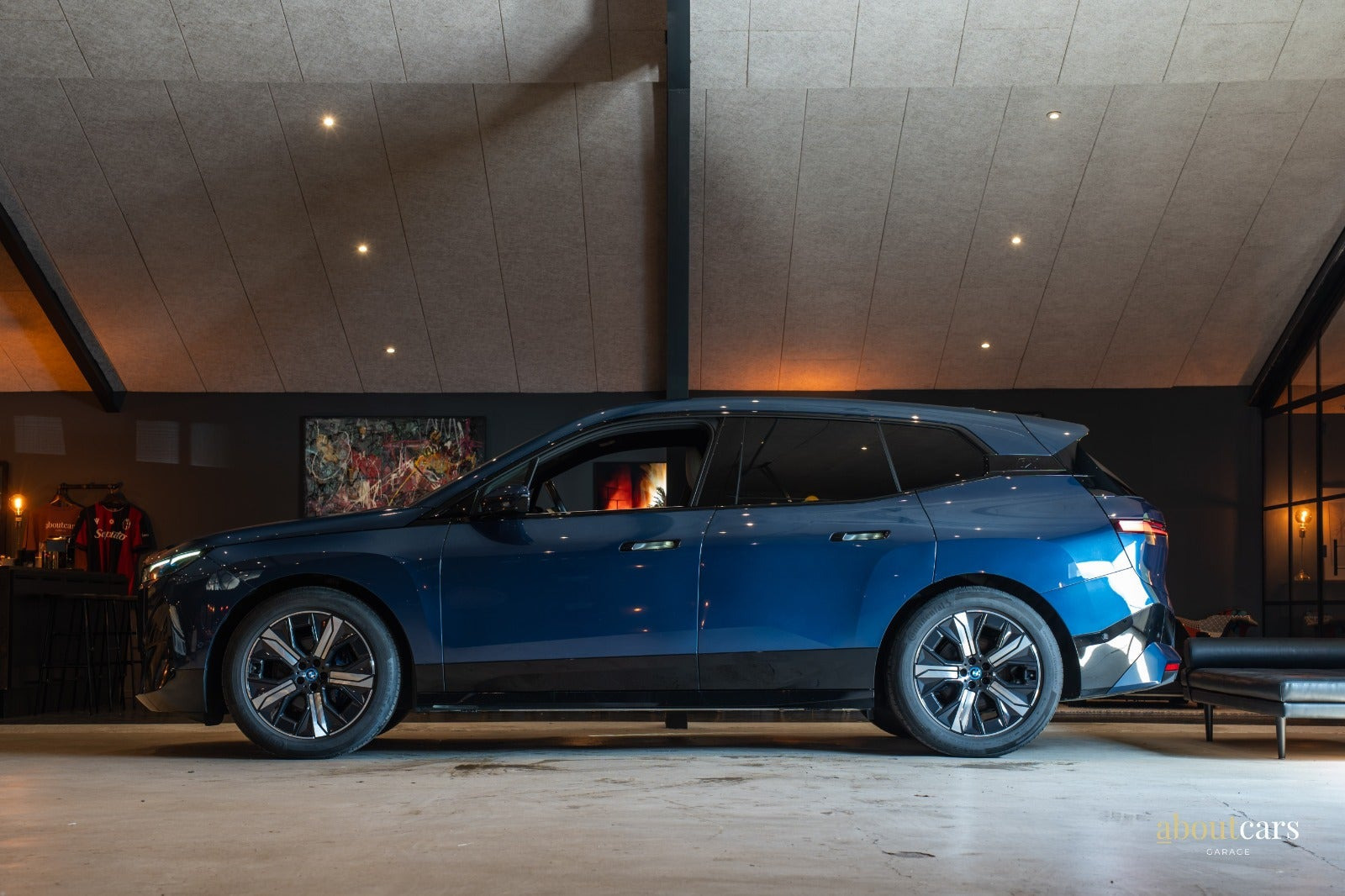 Blå BMW iX fra 2022