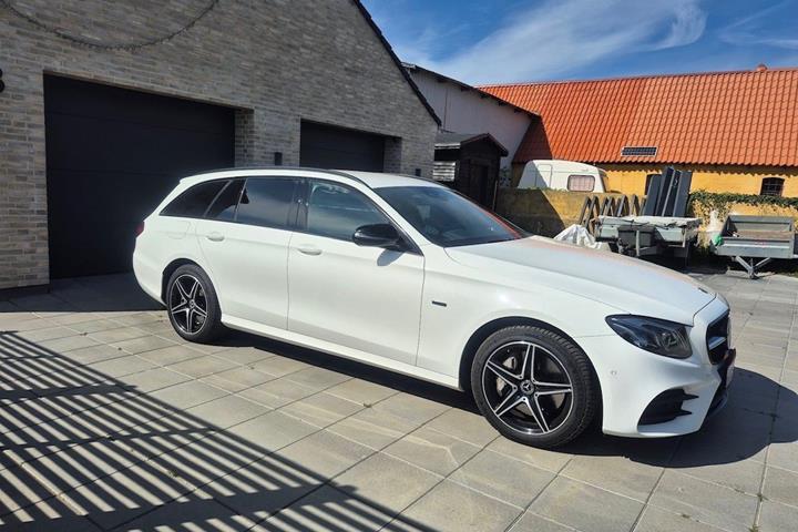 Hvid Mercedes E300 de fra 2019