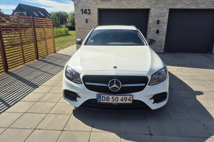 Hvid Mercedes E300 de fra 2019