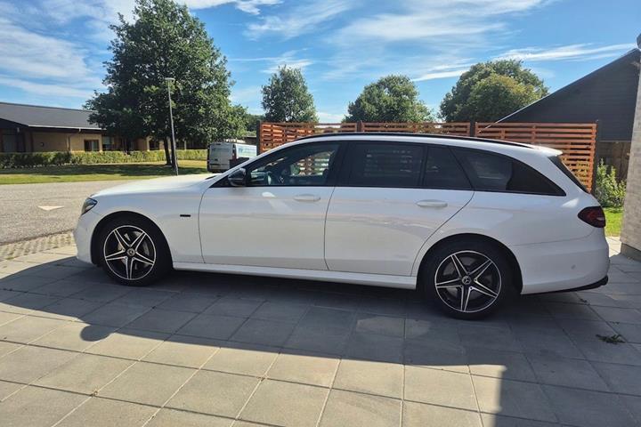 Hvid Mercedes E300 de fra 2019
