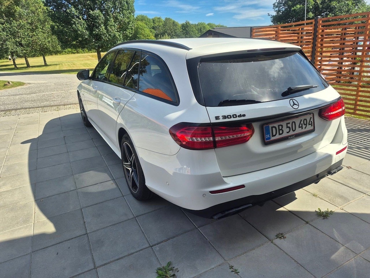 Hvid Mercedes E300 de fra 2019