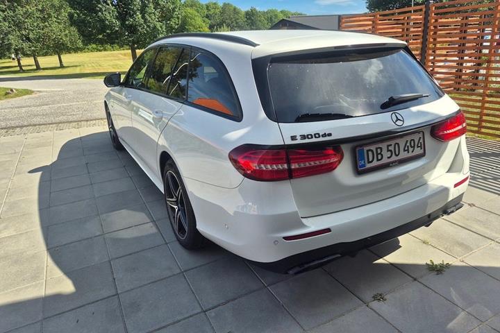 Hvid Mercedes E300 de fra 2019