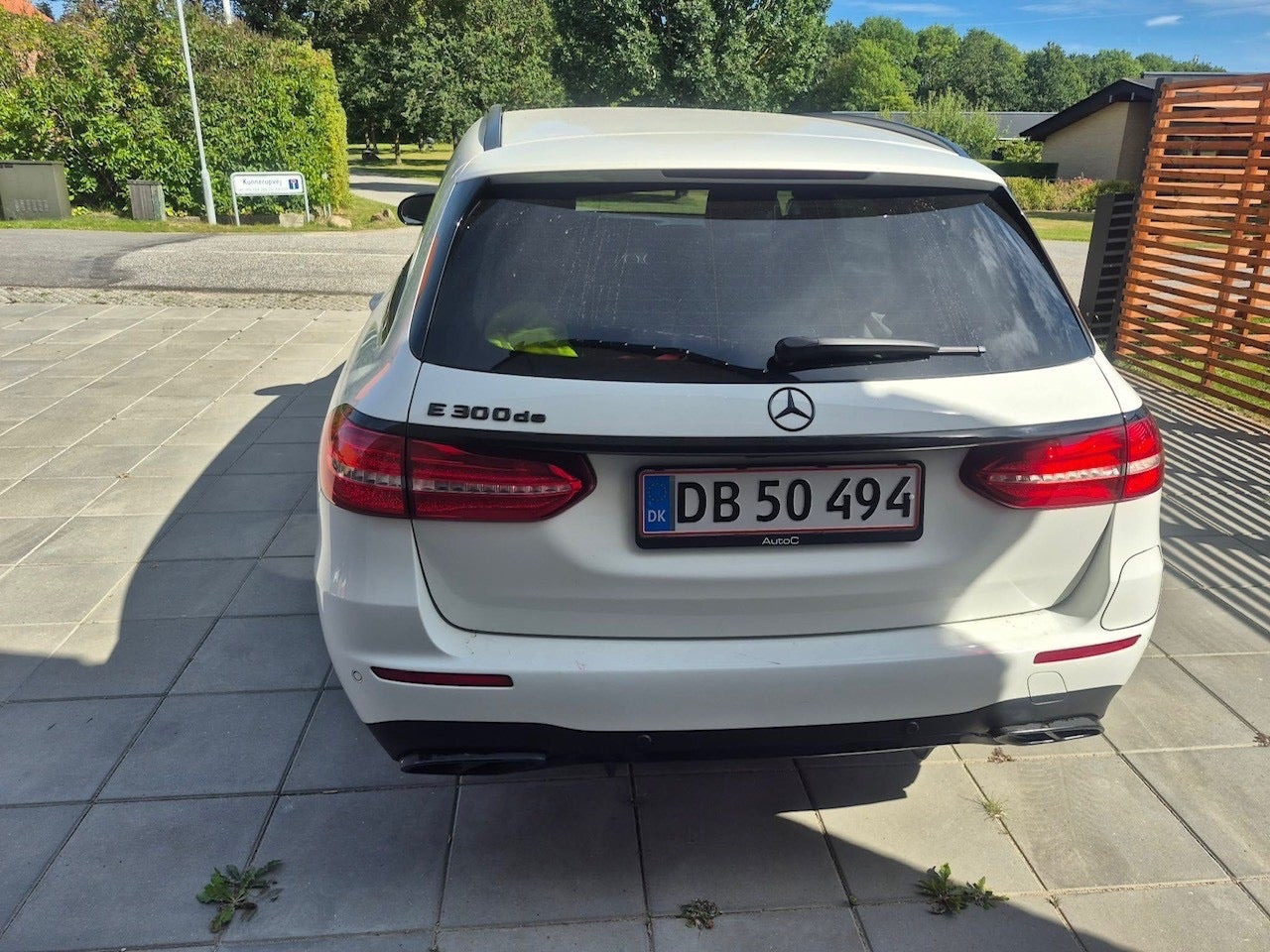 Hvid Mercedes E300 de fra 2019