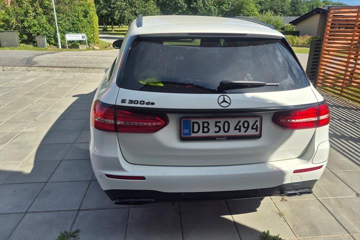 Hvid Mercedes E300 de fra 2019